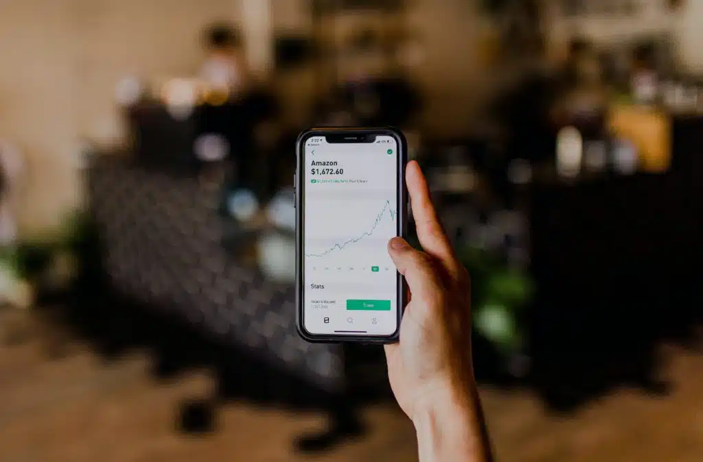 picture of investor holding iphone with Robinhood app 